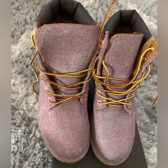 Pink customized timberland 3.5 juniors - Picture 2 of 4